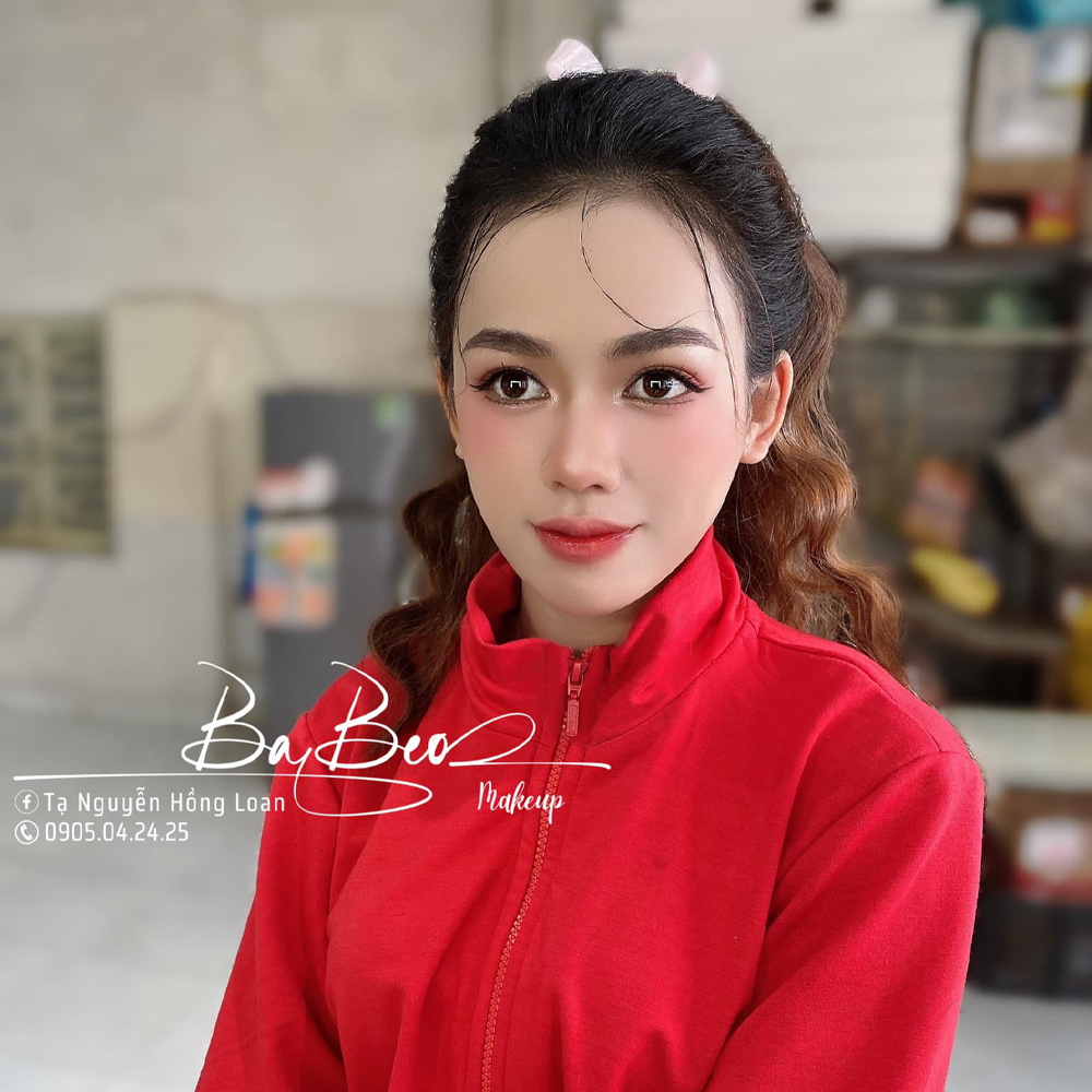 Mẫu trang điểm 4