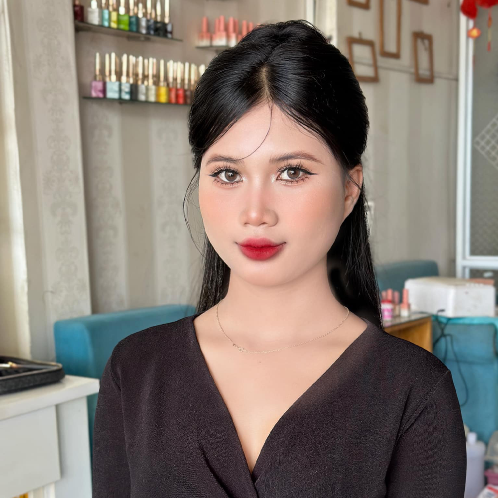 Mẫu trang điểm 2