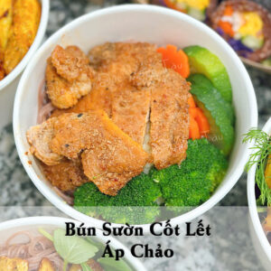 Bún sườn cốt lết áp chảo
