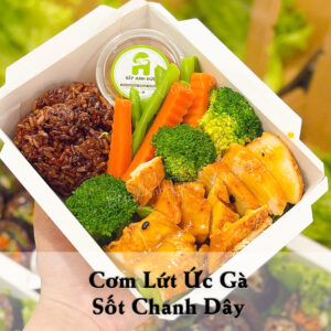 Cơm Lứt Ức Gà Sốt Chanh Dây