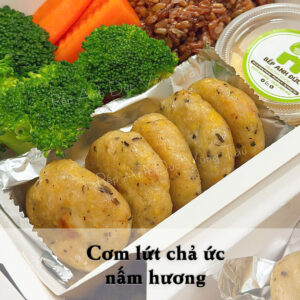 Cơm lứt chả ức nấm hương