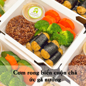 Cơm rong biển cuộn chả ức gà nướng