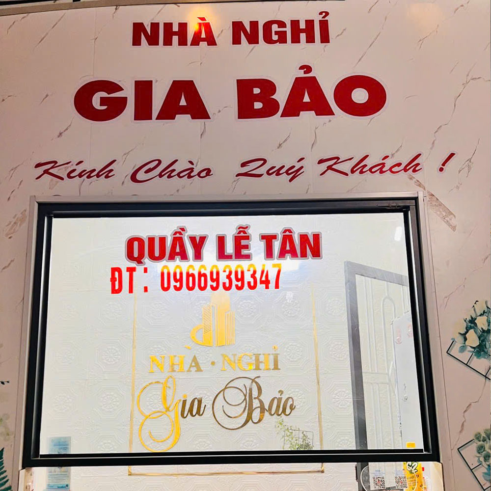 Lễ tân Nhà Nghỉ Gia Bảo