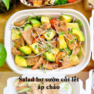 Salad bơ sườn cốt lết áp chảo